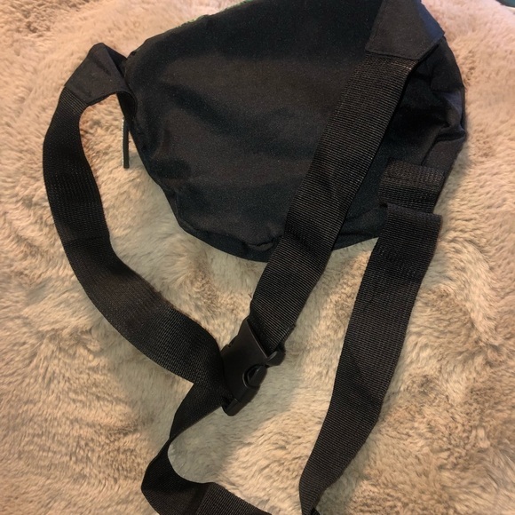 𝅺new Bacardi Tropical Floral Print Fanny Pack Waist Bum Bag Adjustable Strap OS - Picture 5 of 8